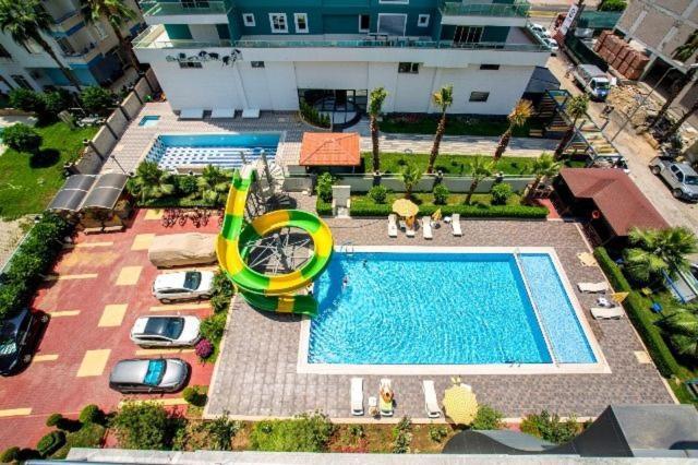 דירות Cozy Sea View Next To The Beach, In The Mid Of The Market, Saturday Bazar, Restaurants & Bars Etc, Alanya Mahmutlar! מראה חיצוני תמונה